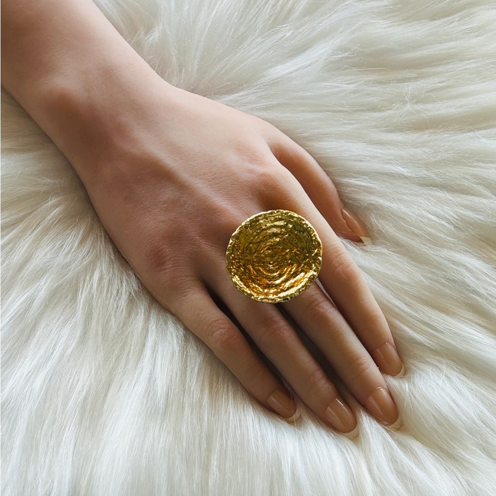 Bold Erica Anenberg Gold Tone Textured Disc Circular Statement Ring - Size 9